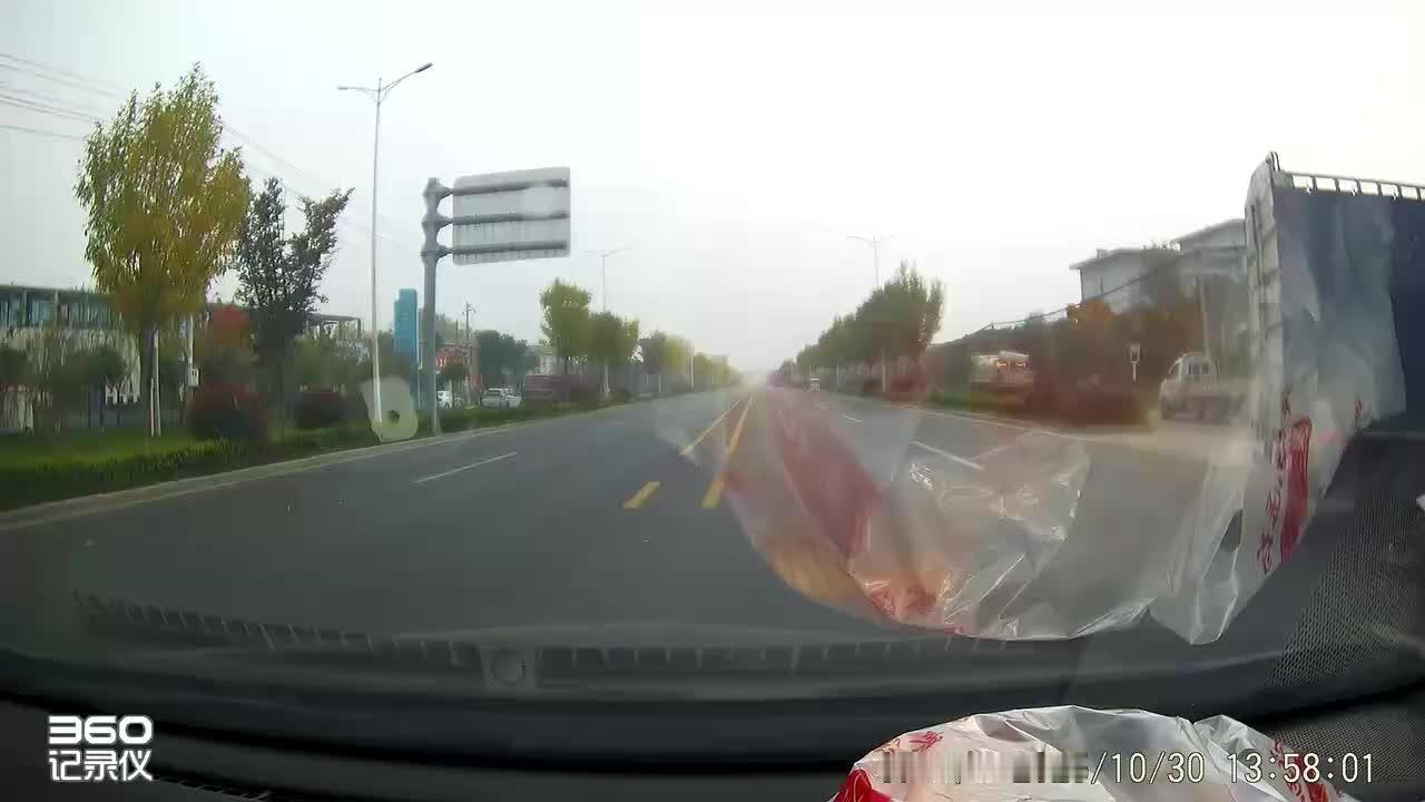 如何看待鬼火少年？
首先中国内地为什么很多学生党都喜欢买这种两三千块钱的三无仿制