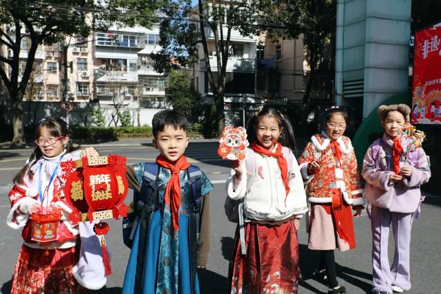 “新”意满满，为成长注入新动能！新学期首日浦东校园直击