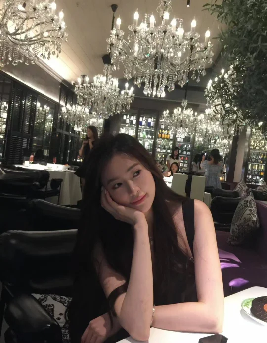 终于知道古早氛围好怎么拍了！ 今天和闺蜜吃饭狠狠出片～完全就是适合吃漂...