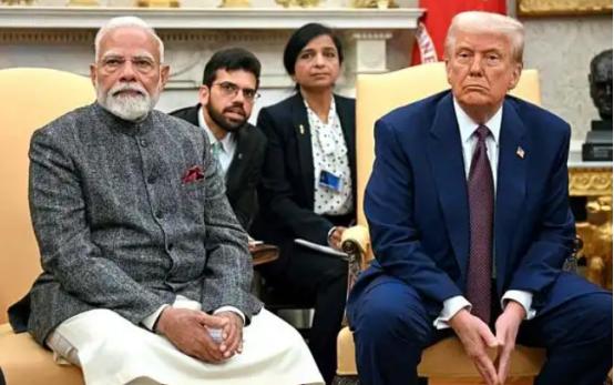 印度三桶油拟拒购俄罗斯原油
 
印度三家最大的能源公司——印度石油公司、巴拉特石