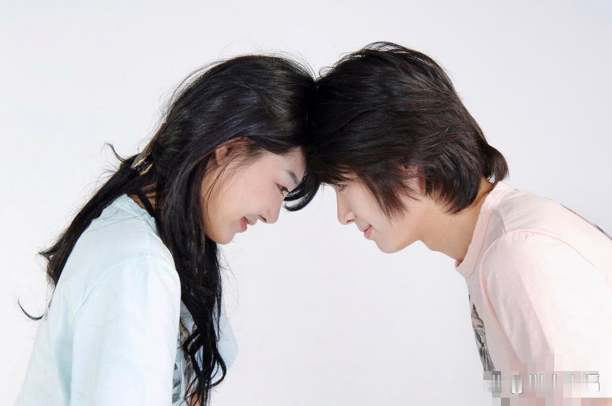 剖析男人的爱
       这问题颇为复杂。有的男人爱得热烈直接，如飞蛾扑火，见