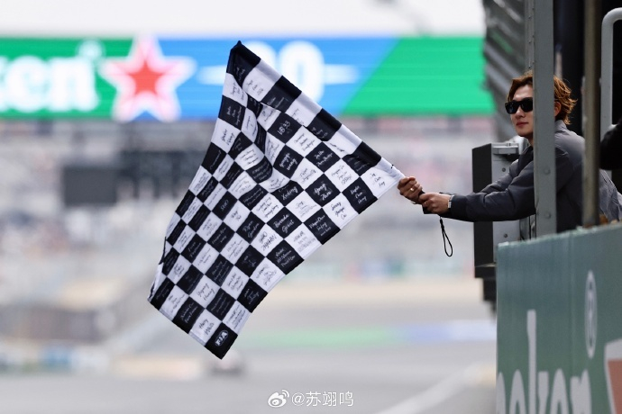 苏翊鸣F1中国大奖赛发博 F1中国大奖赛发博晒图：与速度结缘的一周实在过瘾🏎️