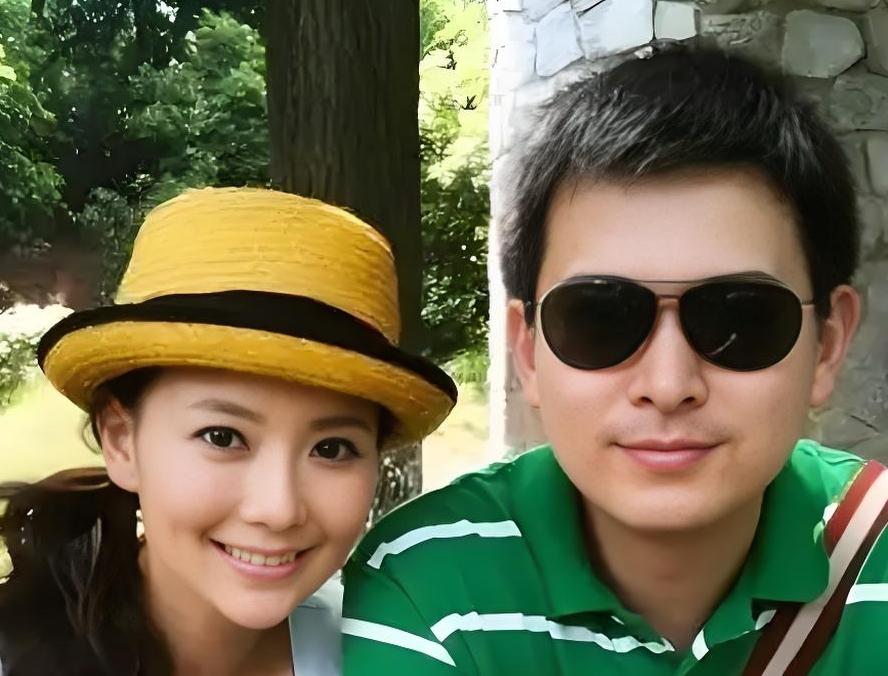 金声奖得主魏哲浩的妻子是主持人。他的妻子蒋宏杰艺名YOYO，是湖南广电系统资深主