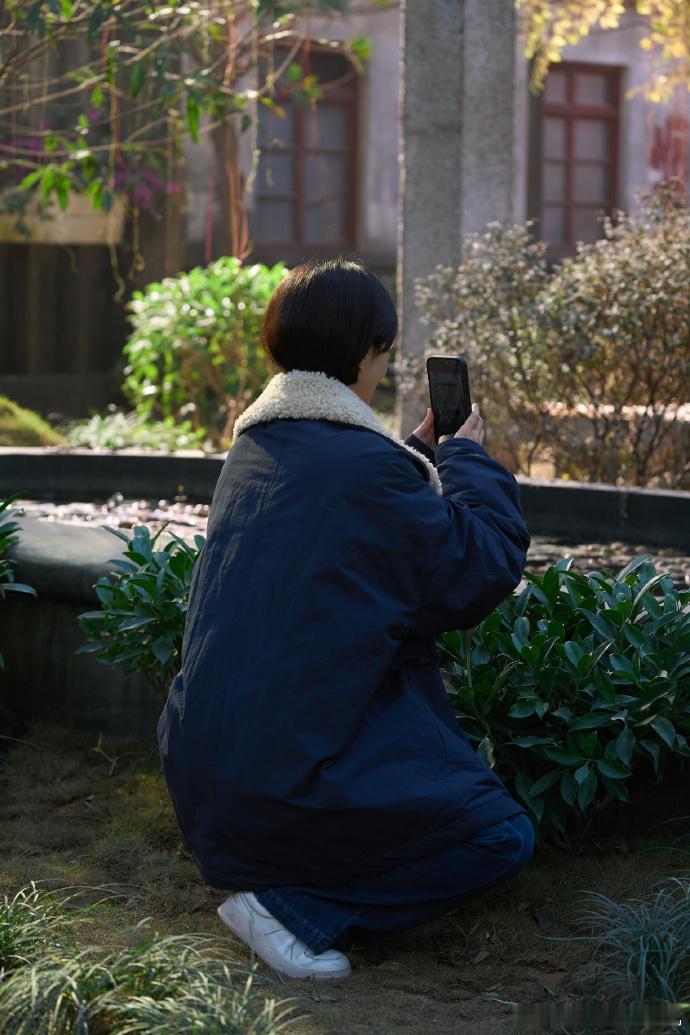 赵丽颖李秋萍周一早安秋萍的屏  赵丽颖李秋萍周一早安，秋萍的屏里可以装下一个我吗