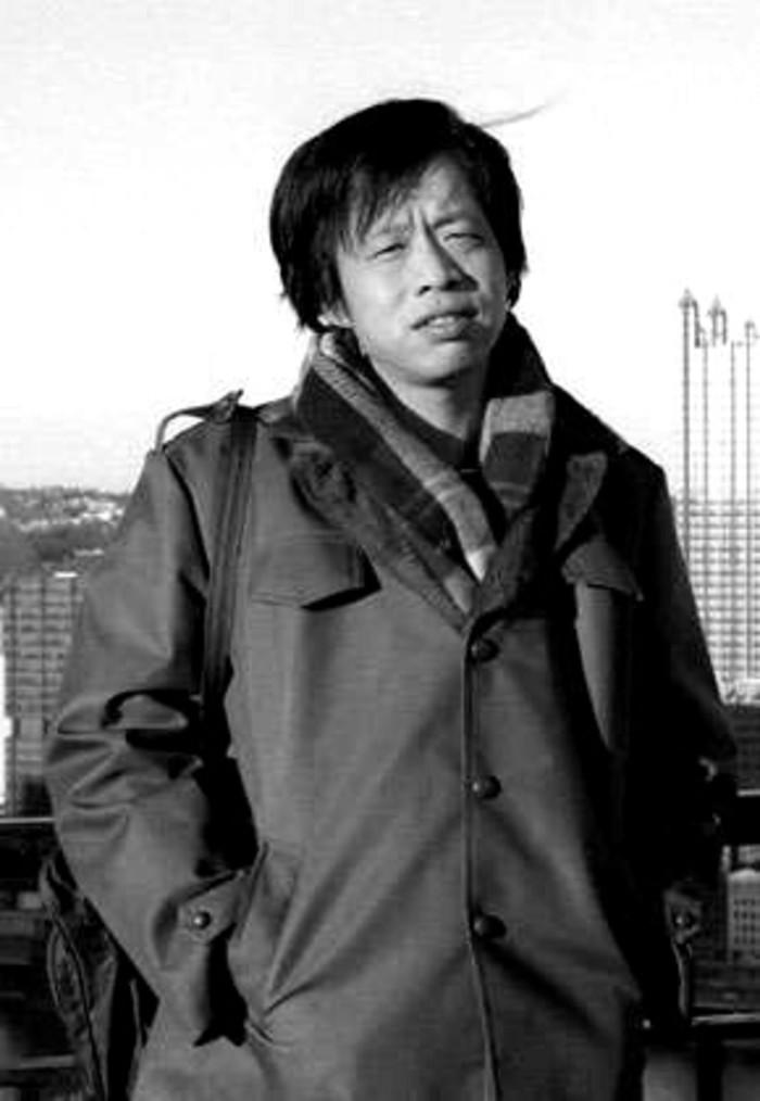 作家王小波说：“生活就是个缓慢受锤的过程，人一天天老下去，奢望也一天天消失，最后