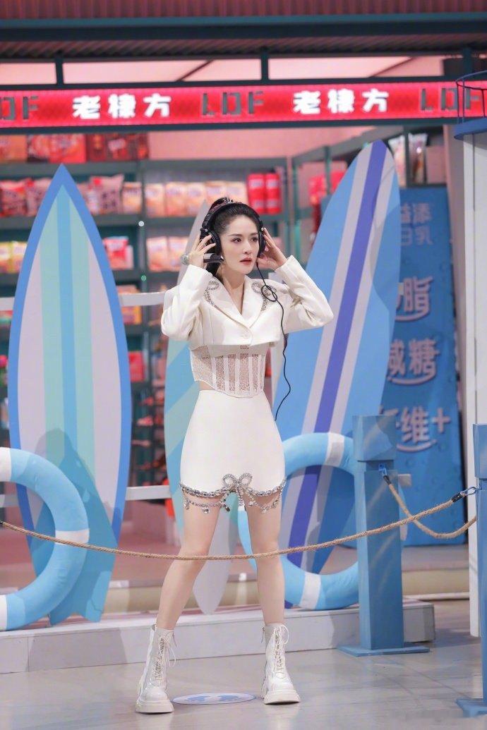 #新浪娱乐[超话]##唱跳娜来你好星期六了##谢娜首登你好星期六#真的不容易，快