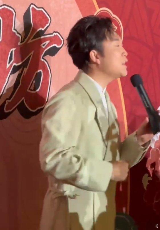 李玉刚清唱贵妃醉酒 听取哇声一片咱就是说，李玉刚的唱功怎么做到十年如一日的稳？《