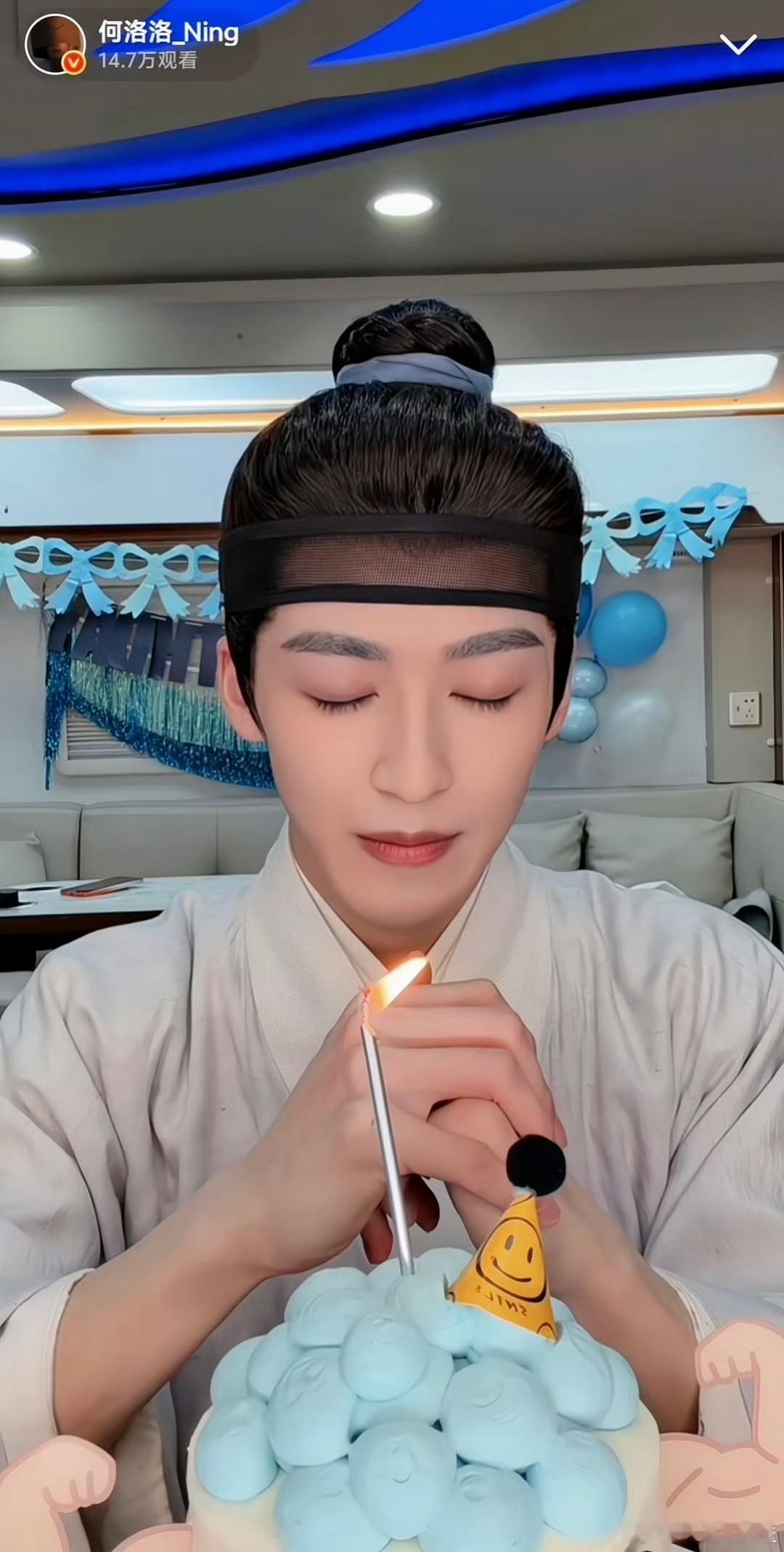 何洛洛直播 何洛洛在线吃播模式！和大家唠唠日常琐碎、聊聊近期生活碎片~ 近距离感