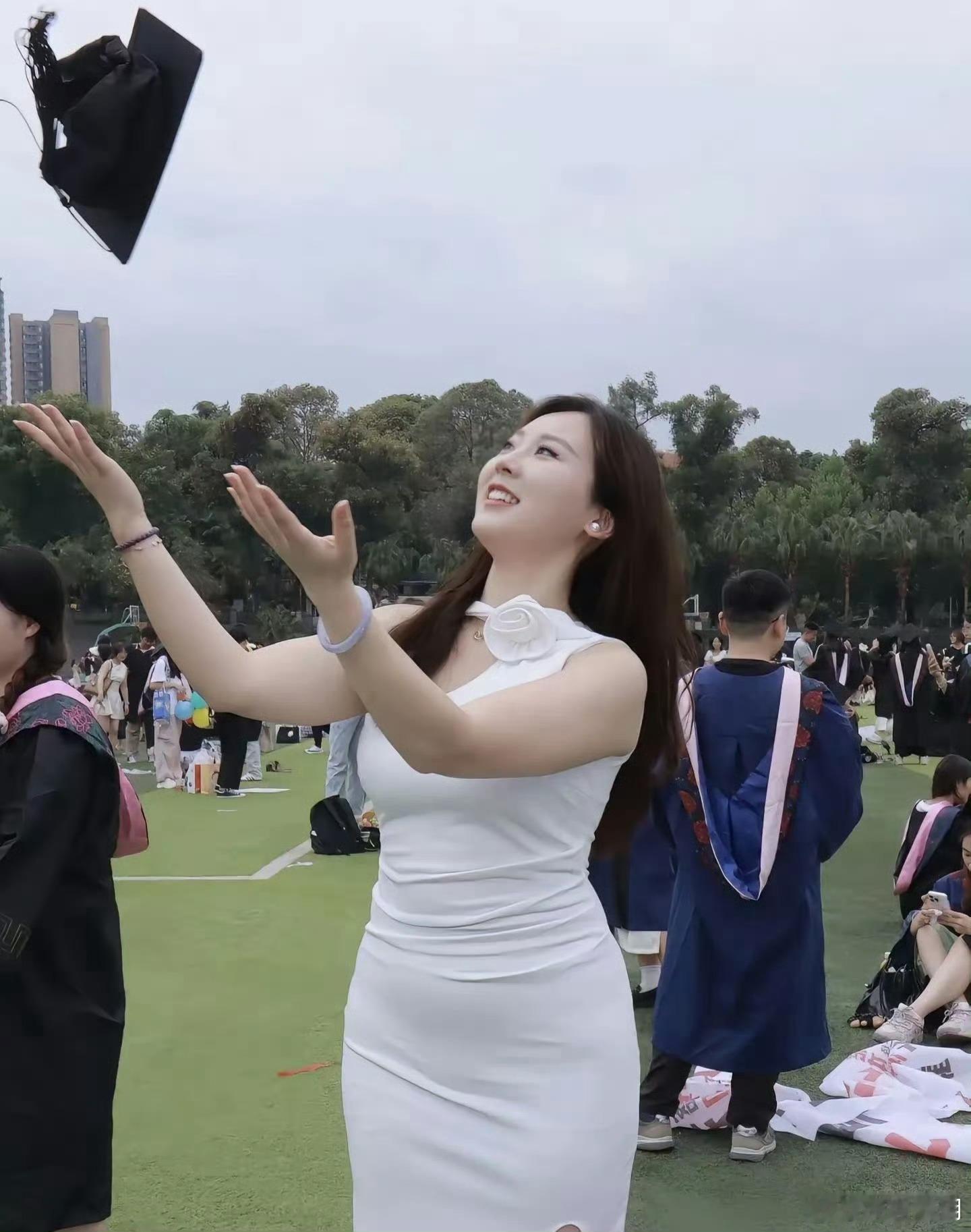 又到毕业季的快乐瞬间！🎓 