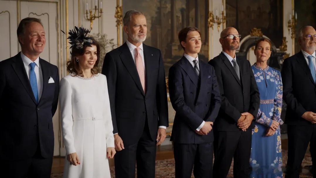 新闻 2026.4.18 分享两张丹麦文森特王子和约瑟芬公主在上周六举行坚信礼时