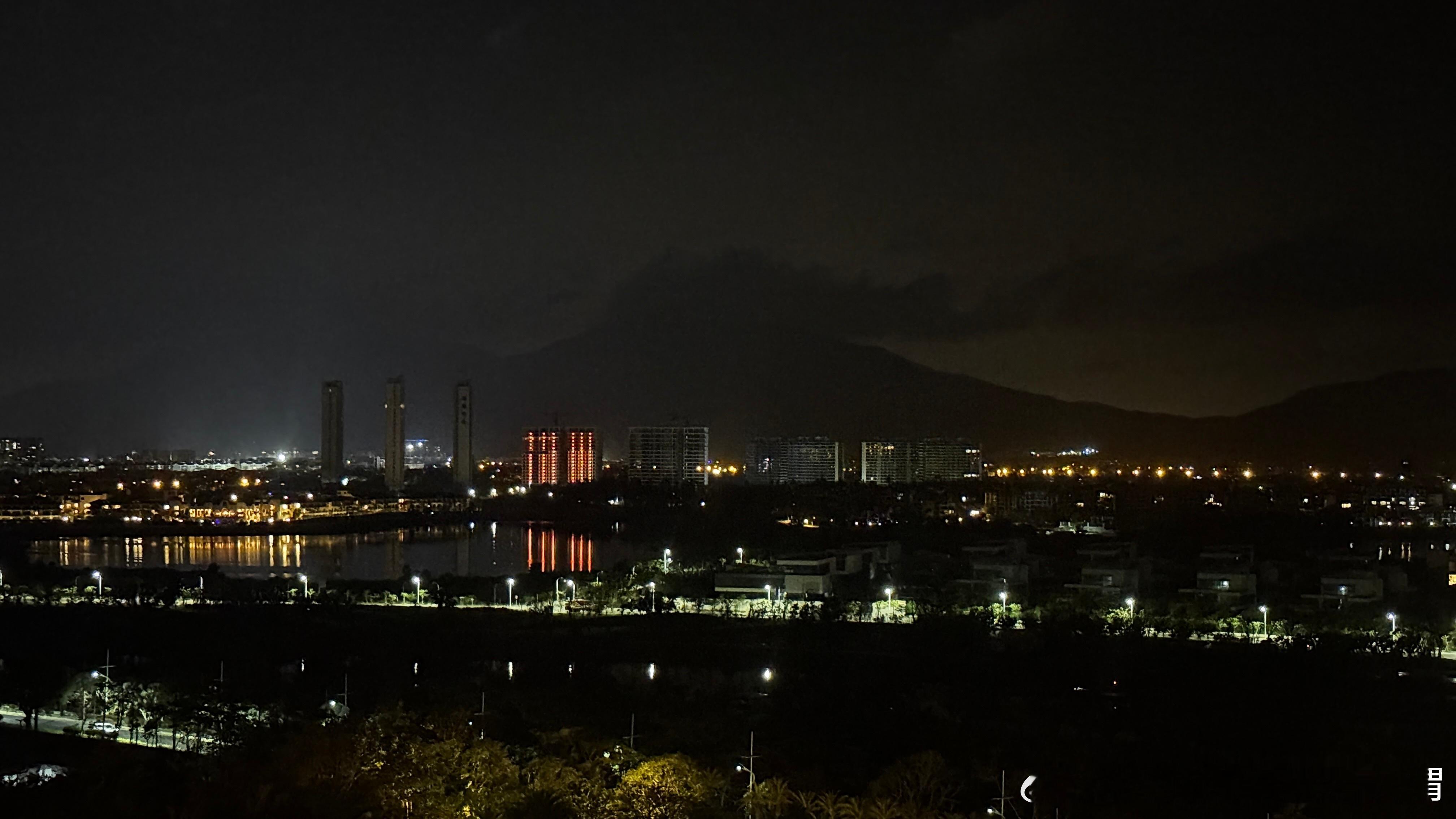 接着✈️大晚上的给饿急眼了我丢…减肥太难啊…我到底是怎么胖起来的啊 三亚