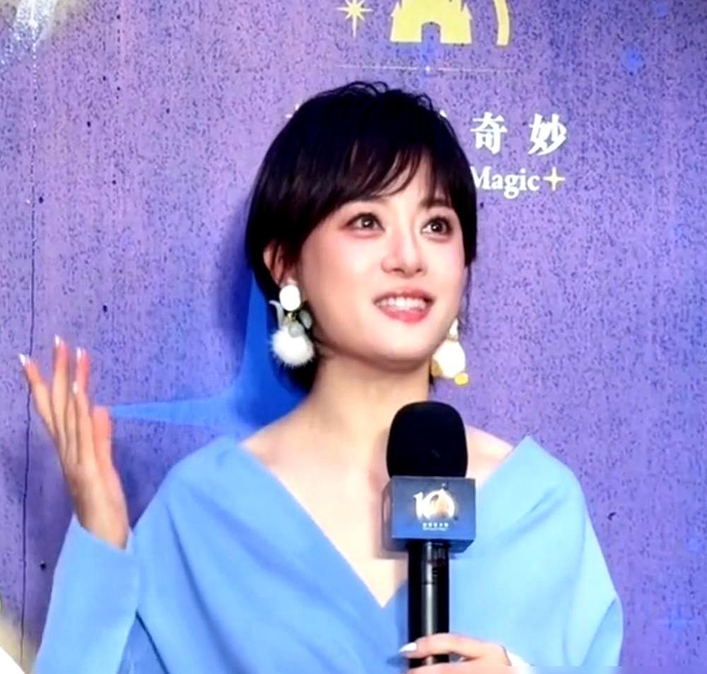 藏得太深了。孙俪和邓超这对夫妻，远不止是秀恩爱那么简单。

邓超带14岁儿子等等