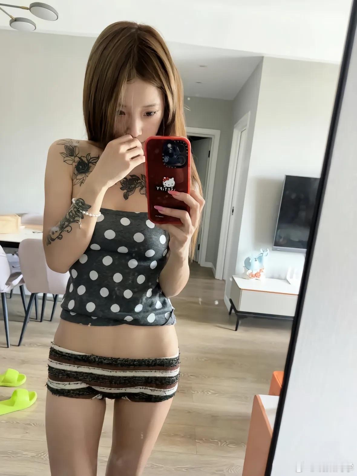 新买的防水纹身贴够不够社会[偷笑]  ​​​