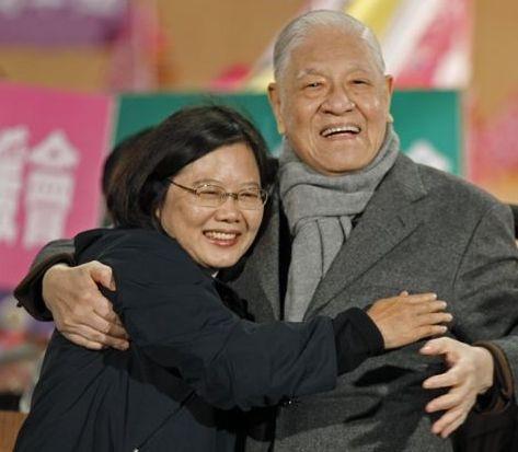 台湾的国民党充其量只是可以争取的力量，而不是两岸统一的骨干力量。马英九下野之后，