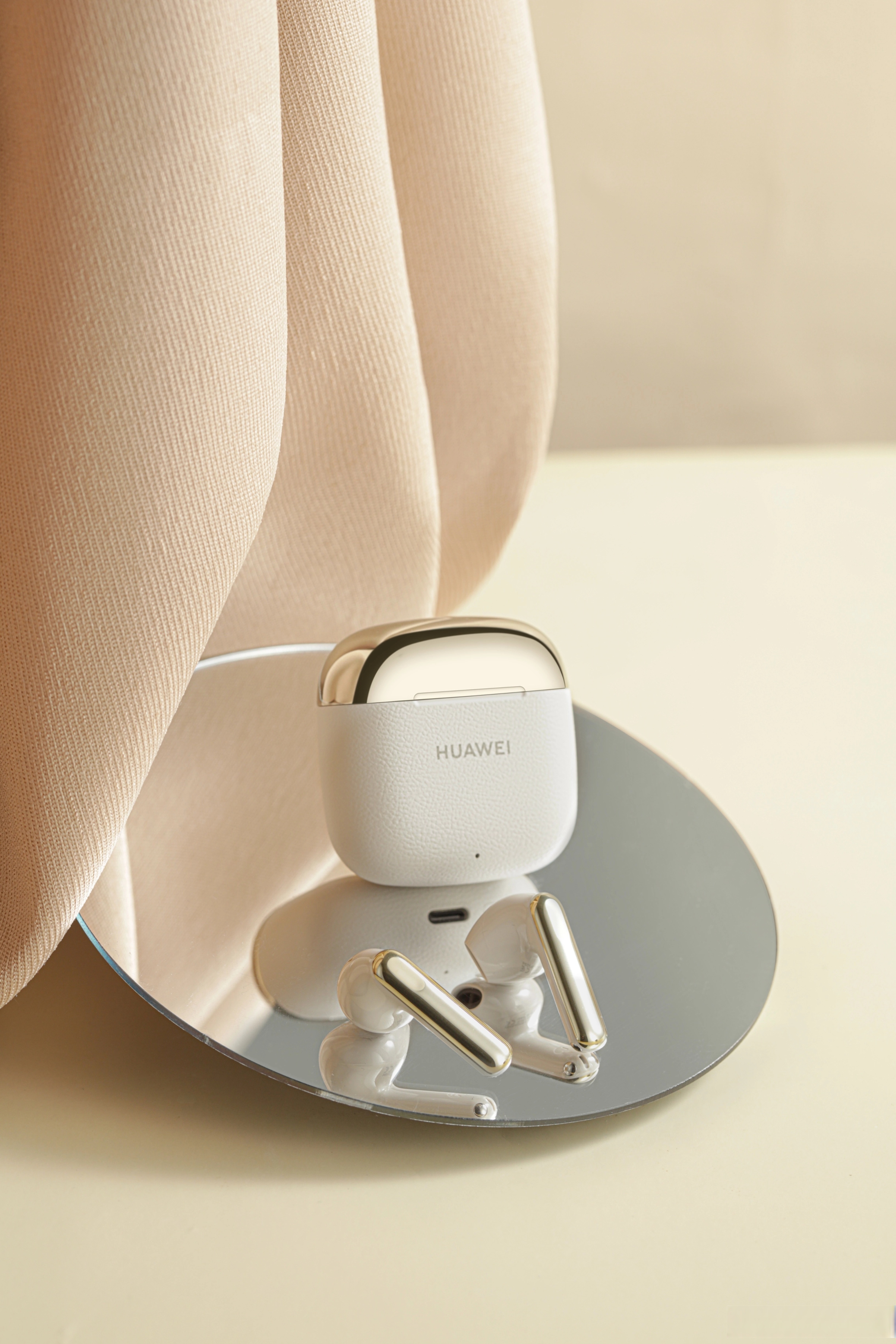 从库存里面找了几个华为蓝牙耳机，近期多给大家准备一些福利。今晚华境S视频，开抽。