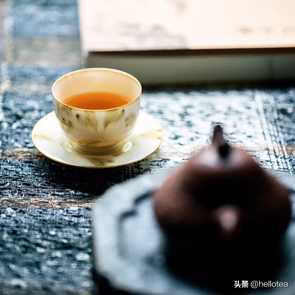 普洱茶真的是时间越久越好喝吗?

终于从喧嚣中抽身，寻一处角落，铺开一方茶席。窗