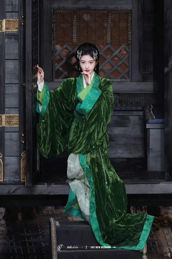 鞠婧祎战国袍路透鞠婧祎绿色战国袍路透 鞠婧祎绿色战国袍路透，有点太美丽了吧 ​​