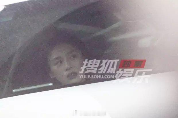马思纯和朋友相聚后被送回家 ​​​