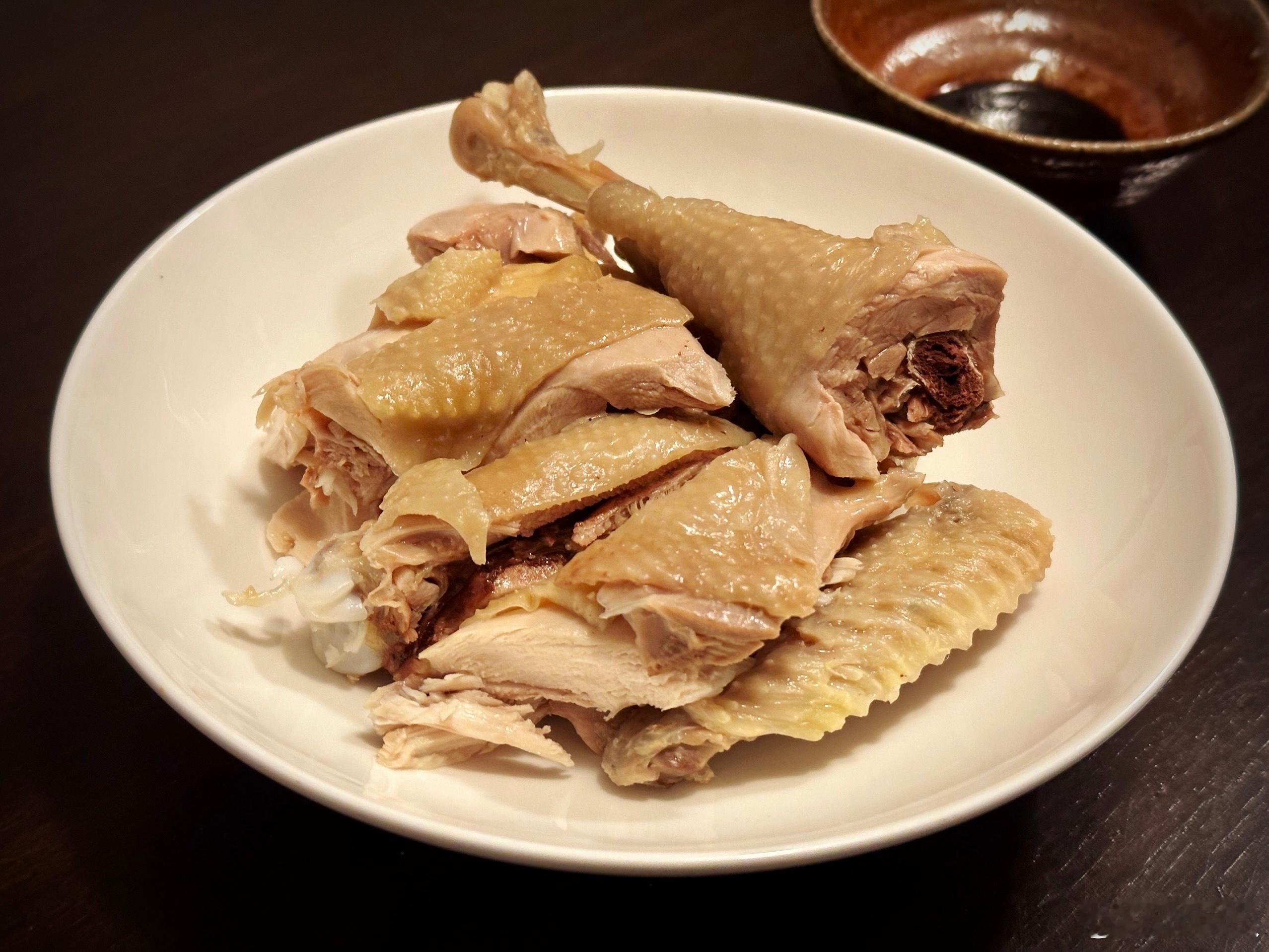 草鸡小公鸡做的白斩鸡非常鲜香有劲，太湖小青菜好吃了，甜津津，炒了一大盆都吃光，肉