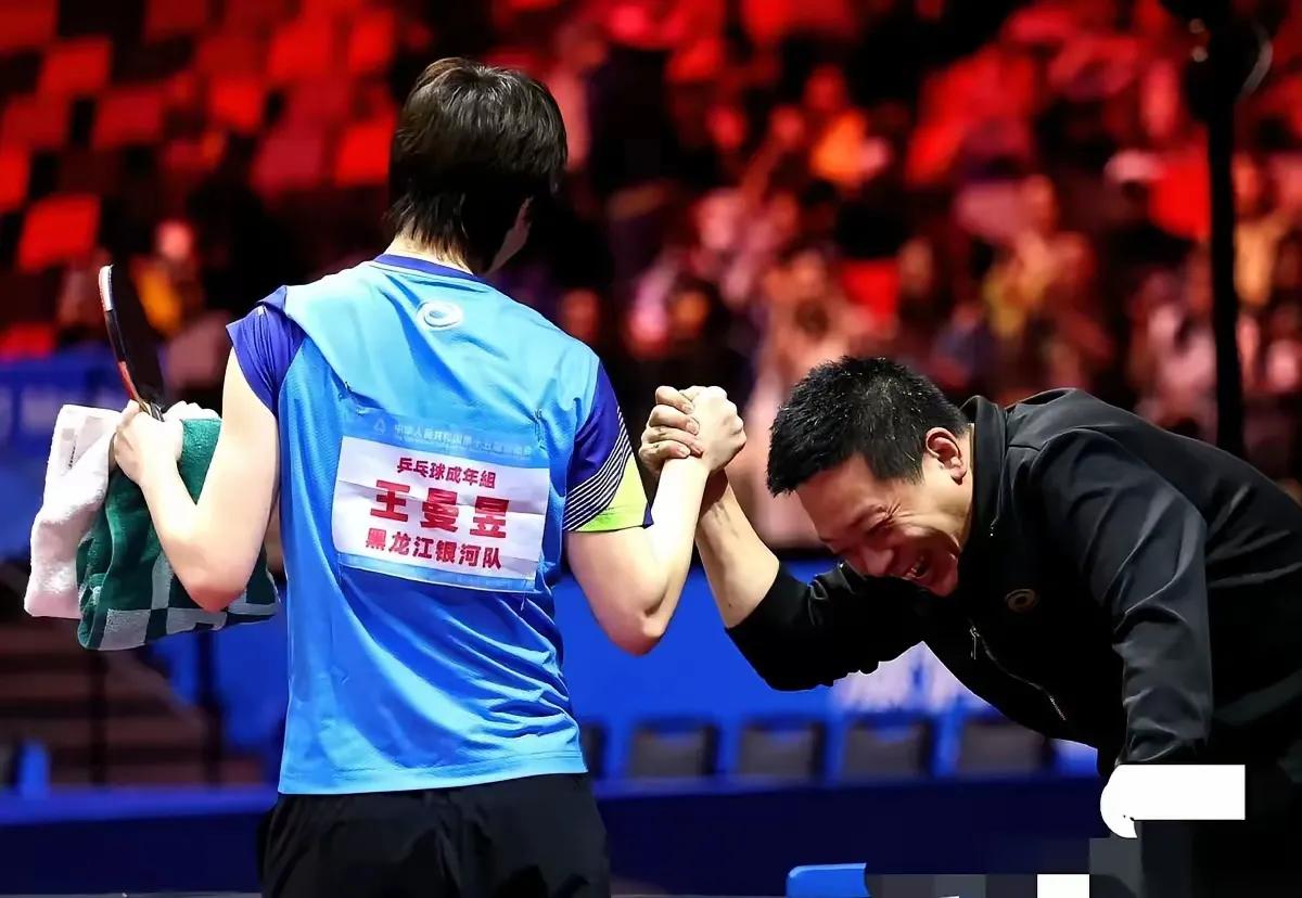 应该说，那是胜利者的笑，是成功者的笑！