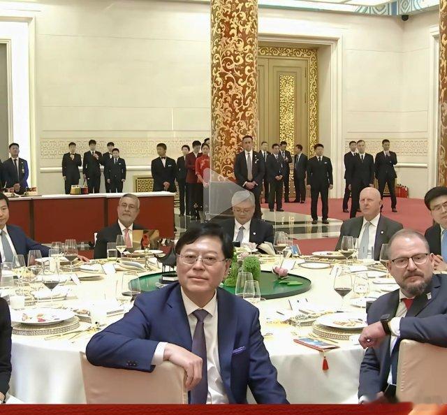 超级利好！杨元庆现身特朗普访华欢迎国宴餐桌，释放重磅信号！联想代理英伟达H200
