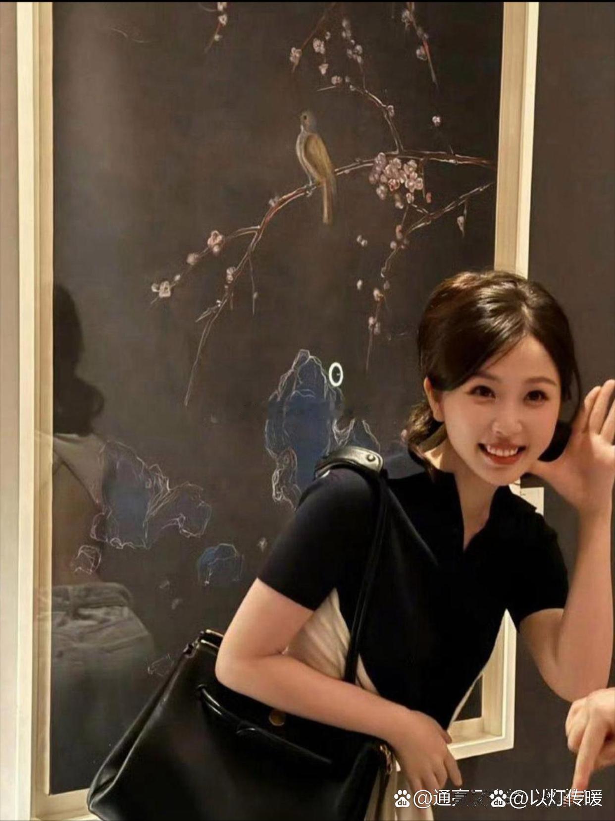 这是忘了背后还有镜子吗 ​​​
