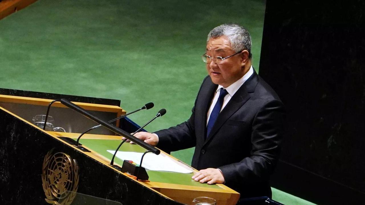 联合国会场里，难得出了这么解气的一幕，27国都不抢话筒，齐刷刷把中国往前推。这一