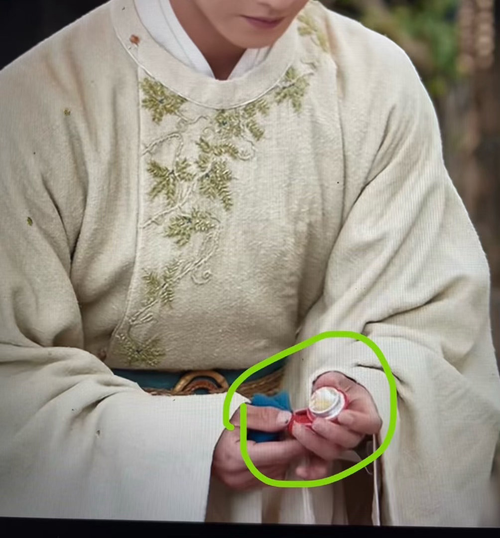 李昀锐的胭脂盒锡纸膜没撕言尚的胭脂盒锡纸膜没撕 显微镜就出来了啊 ​​​