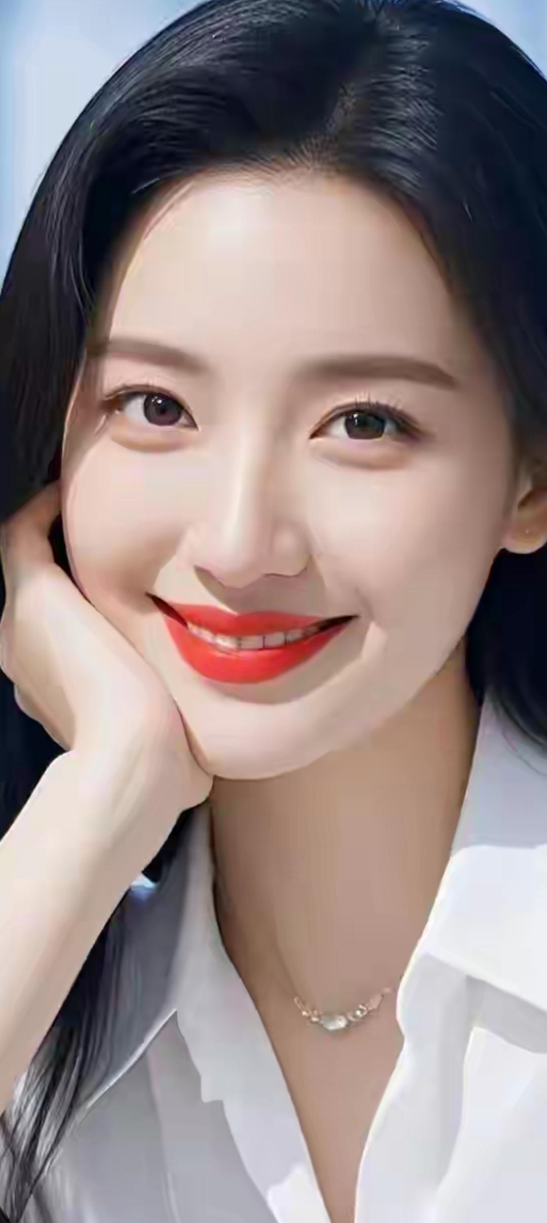 甜美笑容，元气满满，白衬衫+珍珠项链，清新自然！