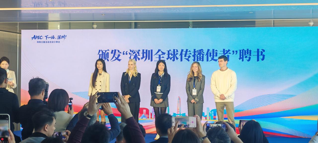 启动仪现场深圳市委宣传部还为Kristin老师、RachelR星星、毛毛姐妹-妹