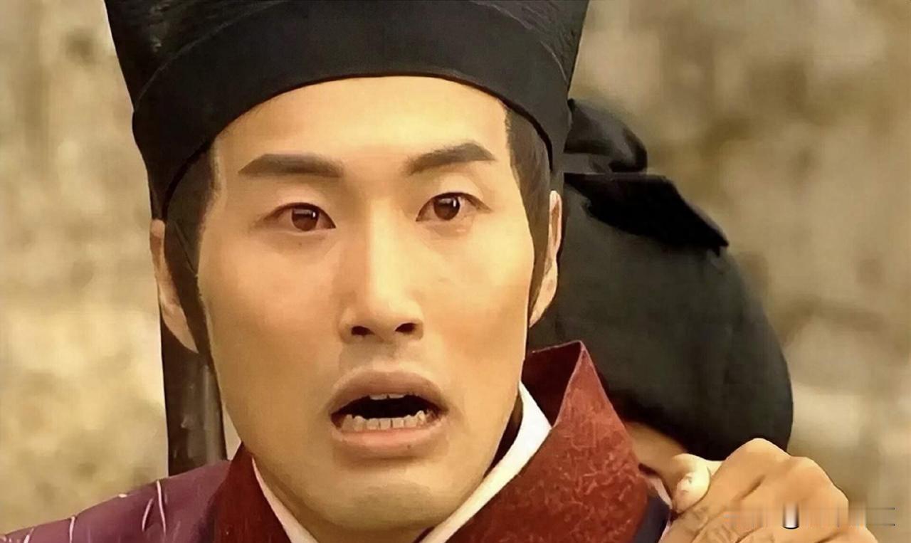 他成了发廊师傅，没人认出他，可照片却火了。
最近网上一张照片传得很厉害。一个男人