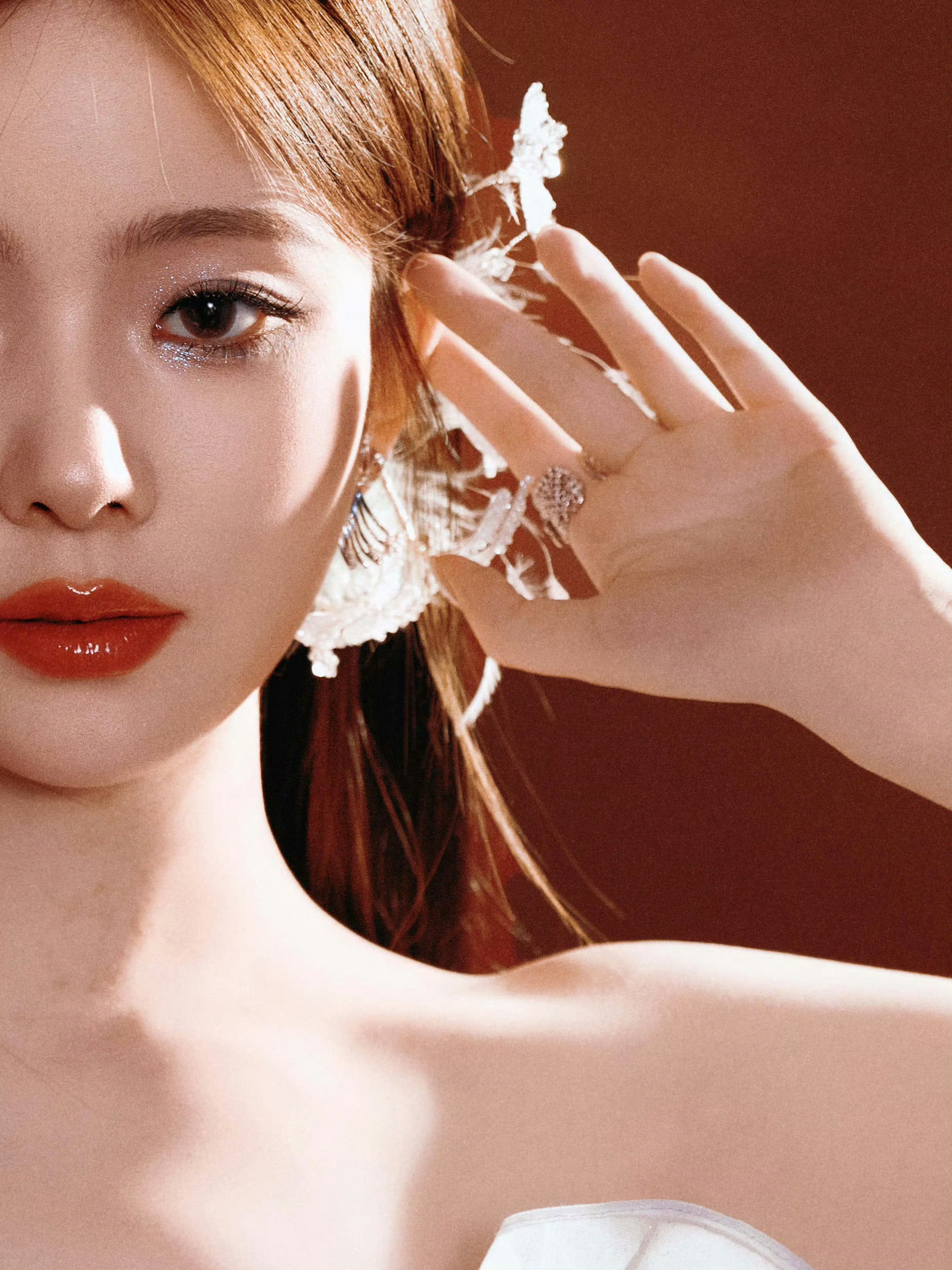 陈卓璇有歌年度卷王 这个冬季音综赛道陈卓璇太强了，收官盛典连唱三首歌《愿忘》《而