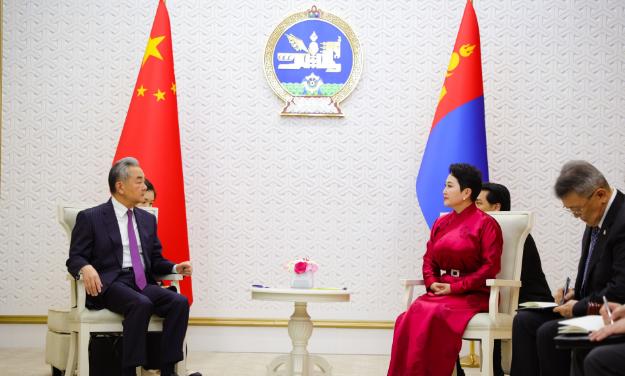 现场，蒙古国答应中国了。毫无疑问，这次受邀出访蒙古国大获成功，因为蒙古国总统呼日