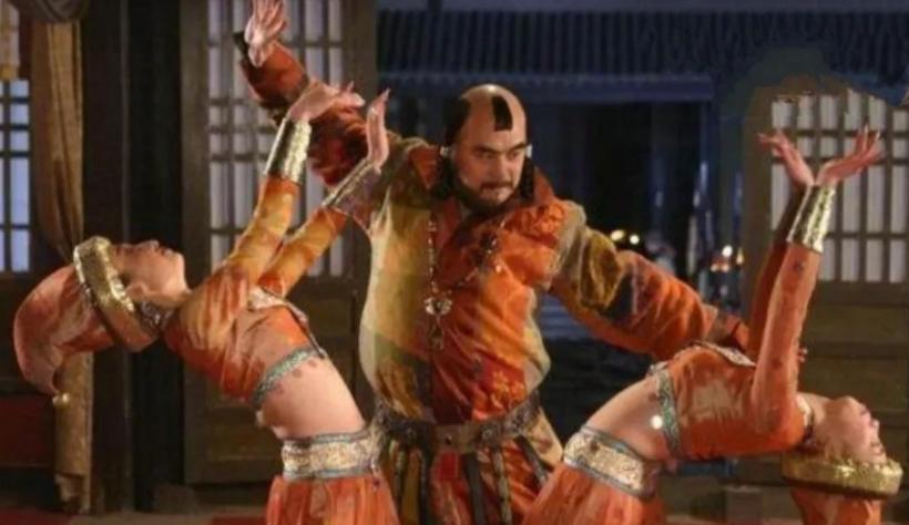 公元751年，32岁的杨贵妃，喊48岁的干儿子安禄山：“禄儿，禄儿，你快来，母亲