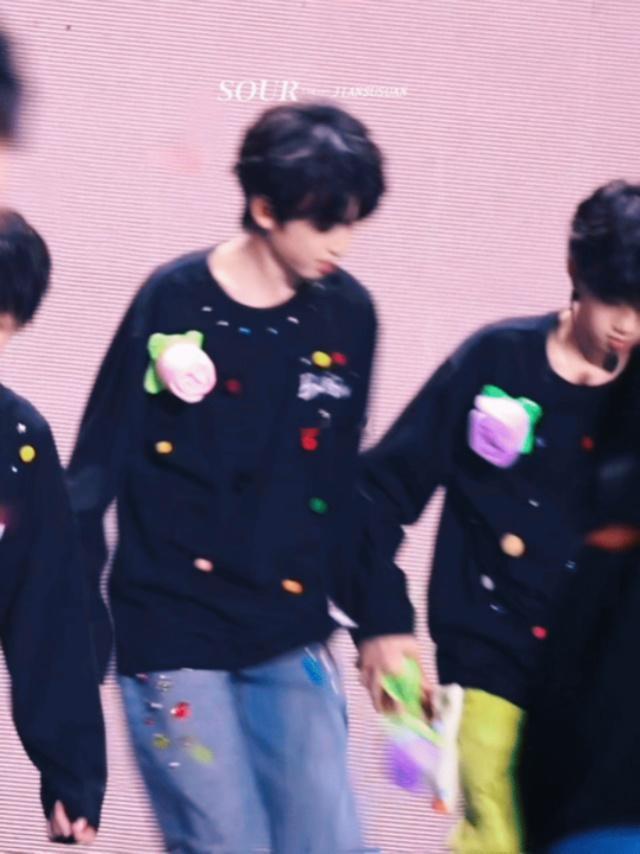 张桂源比张函瑞生日1018 被1018这个数字狠狠暖到！张桂源把张函瑞的生日当成