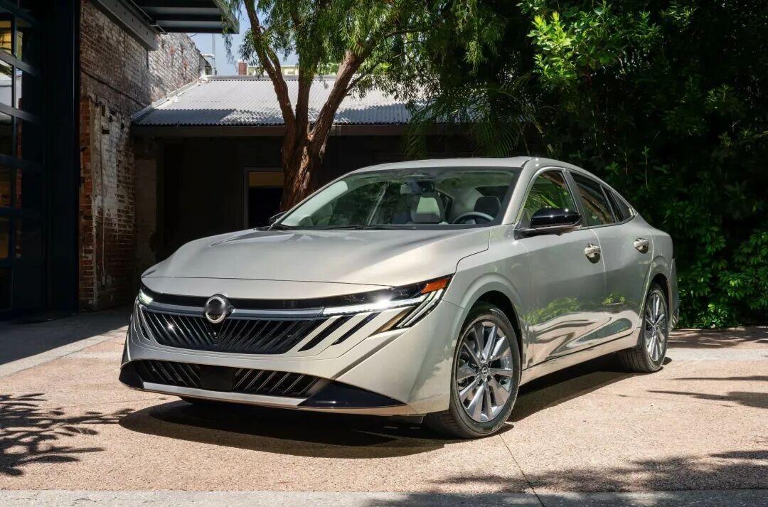 日产轩逸（Nissan Sylphy）是一款在全球范围内广受欢迎的紧凑型轿车，尤