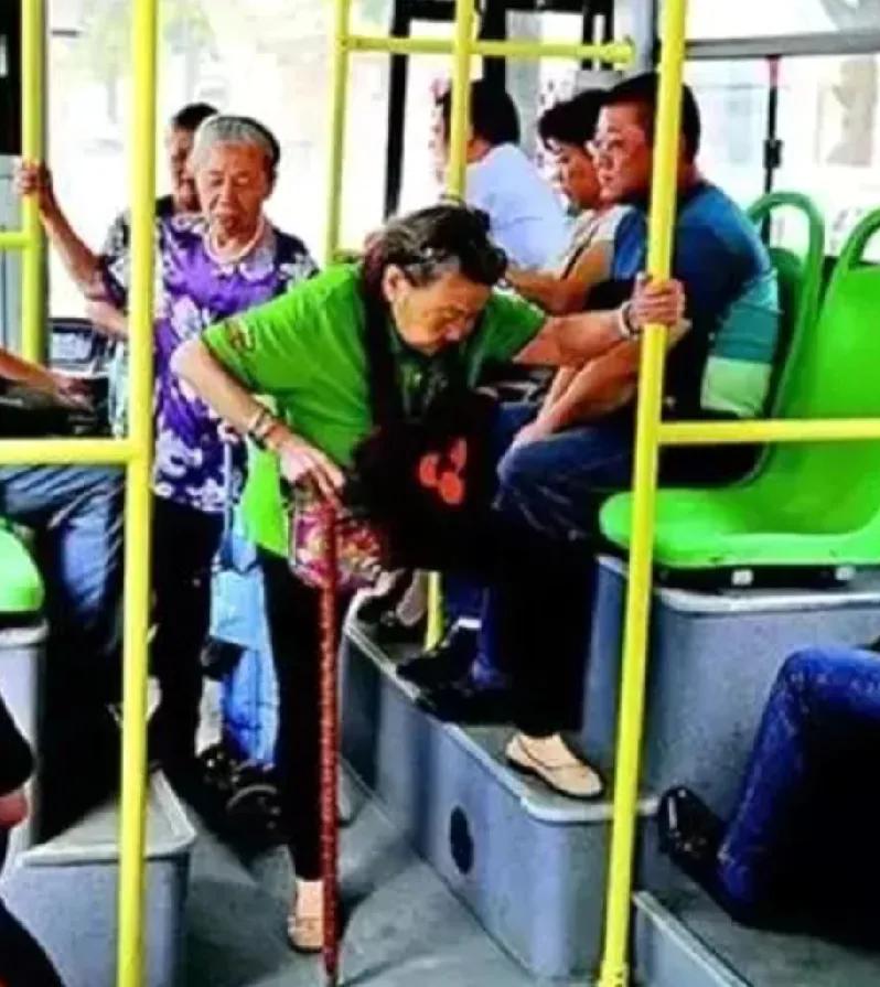 俄乌战事翻天，韩国政坛崩盘，都不如大集上的一棵便宜的白菜，让人开颜！生活，毕竟是