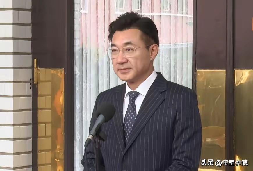 刚刚，江启臣发表获胜感言，他动情地说道，“特别感谢杨琼璎，在这段时间的努力跟付出