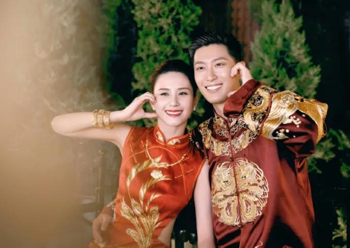 窦骁何超莲中式婚服曝光