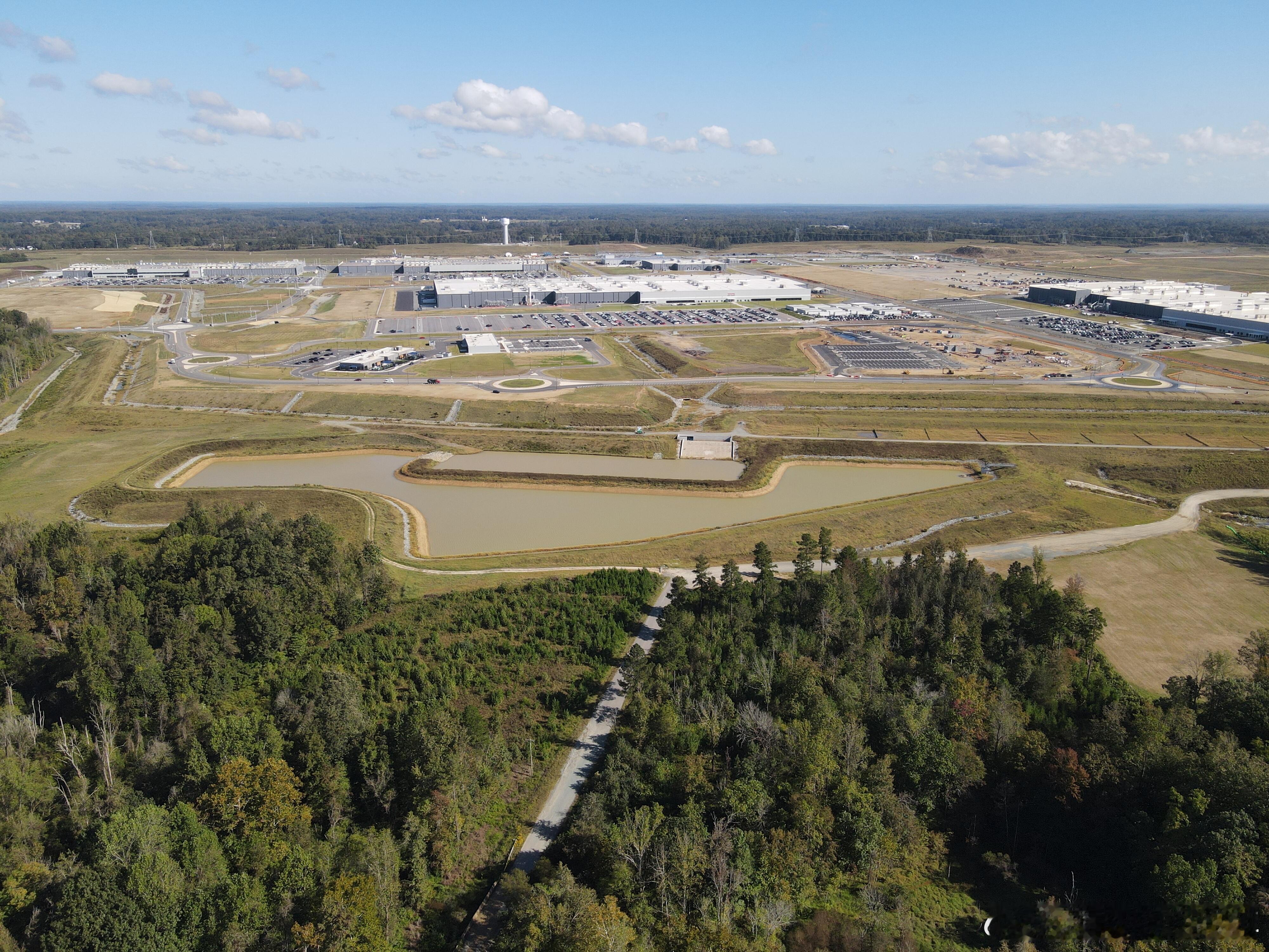 丰田全球首座海外动力电池工厂在北美投产，总投资140亿美元，首期14条生产线，年