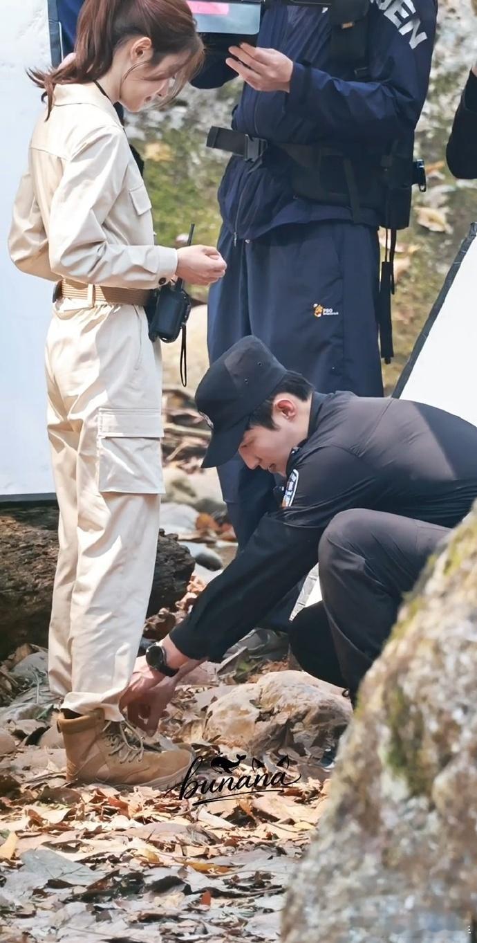 黄景瑜徐若晗新剧官宣开机黄景瑜徐若晗二搭新剧开机 制服硬汉与温柔少女的全新组合，