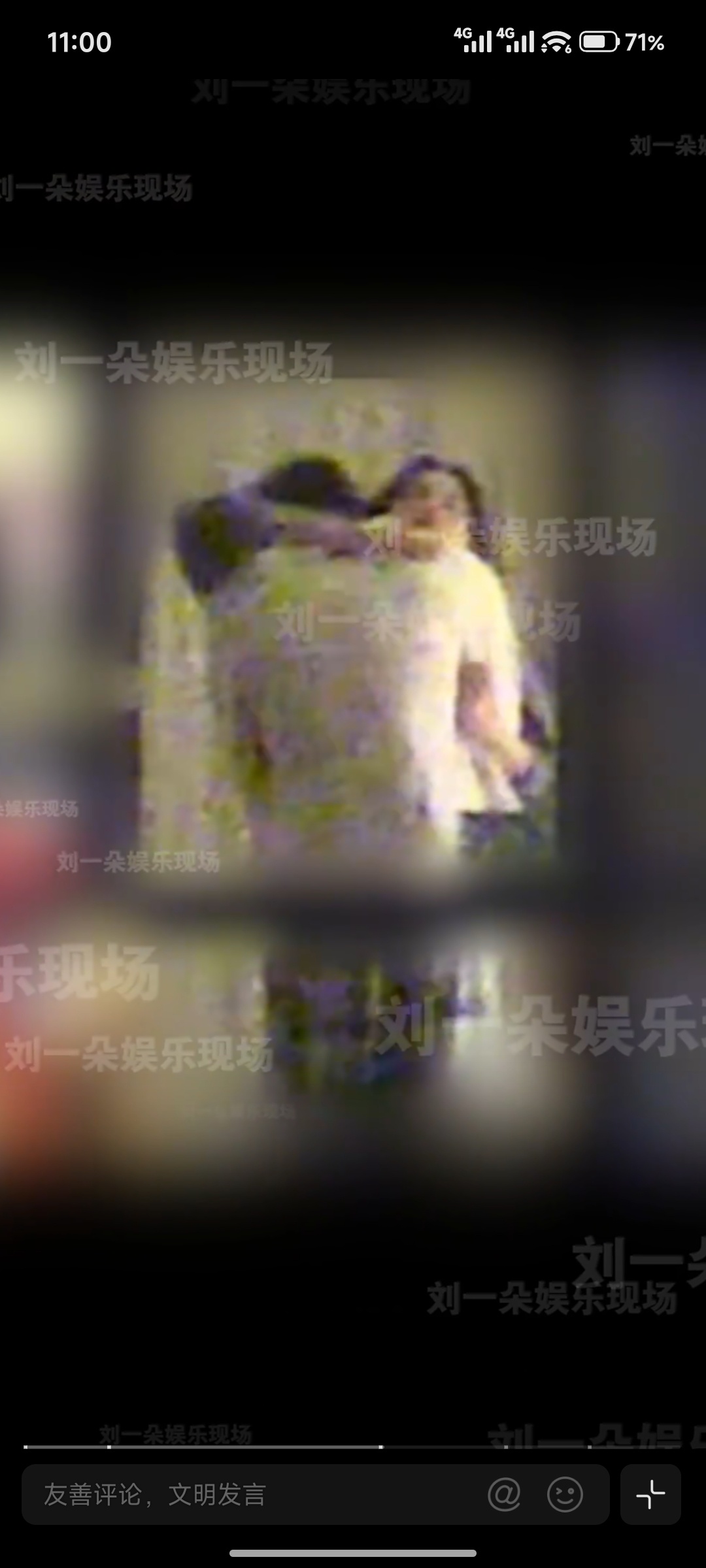 周也拥吻男友周也把手伸进男友衣服抚摸周也拥吻男友好像拍偶像剧，拍的让人想谈恋爱 