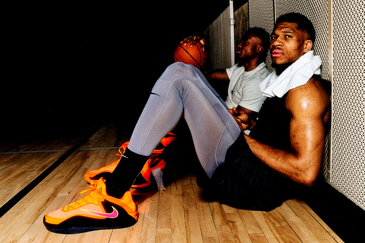 shams在报道中提到，雄鹿让字母缺阵的决定导致字母损失了一笔来自NIKE的可观