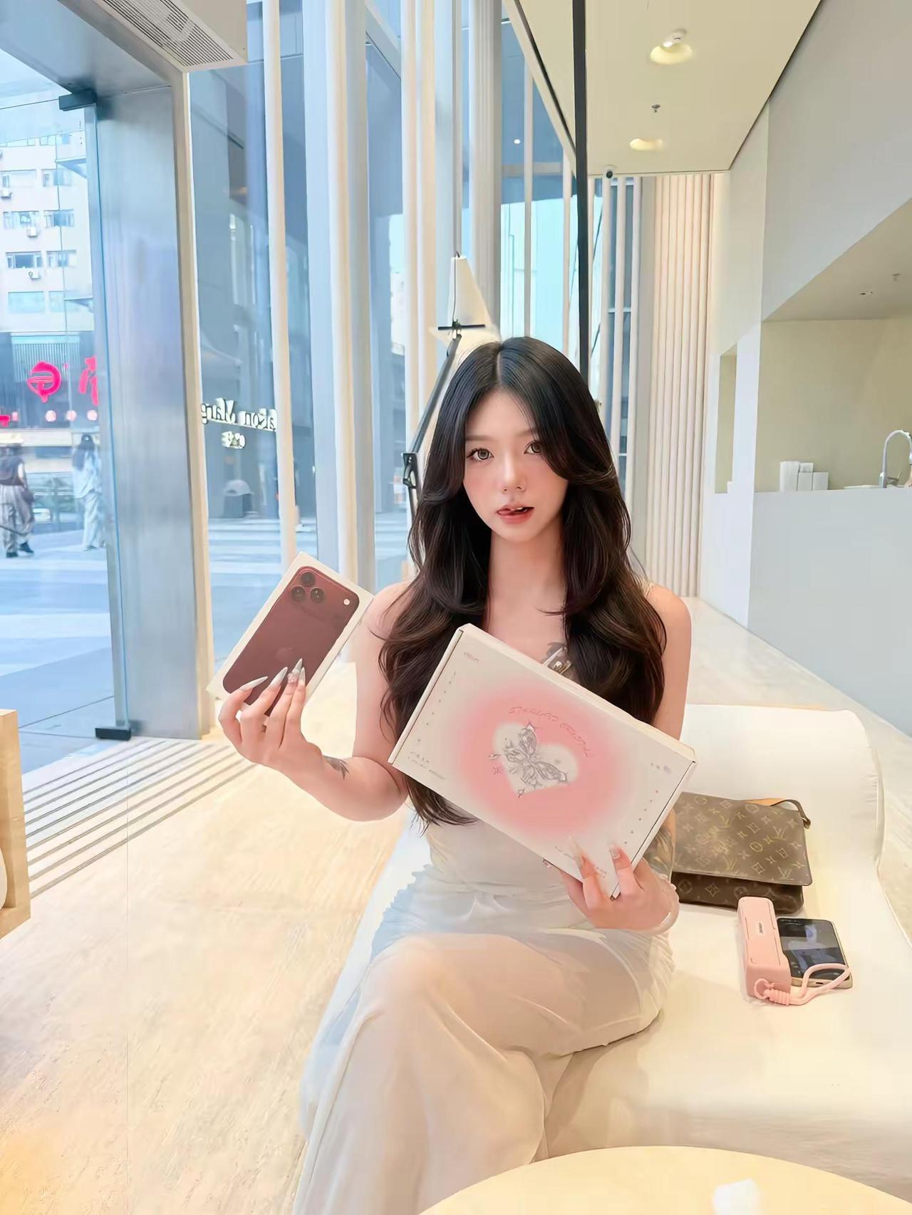 在时愿干了个 iphone18promax 2TB 出来 好幸福@小桃汁 iph