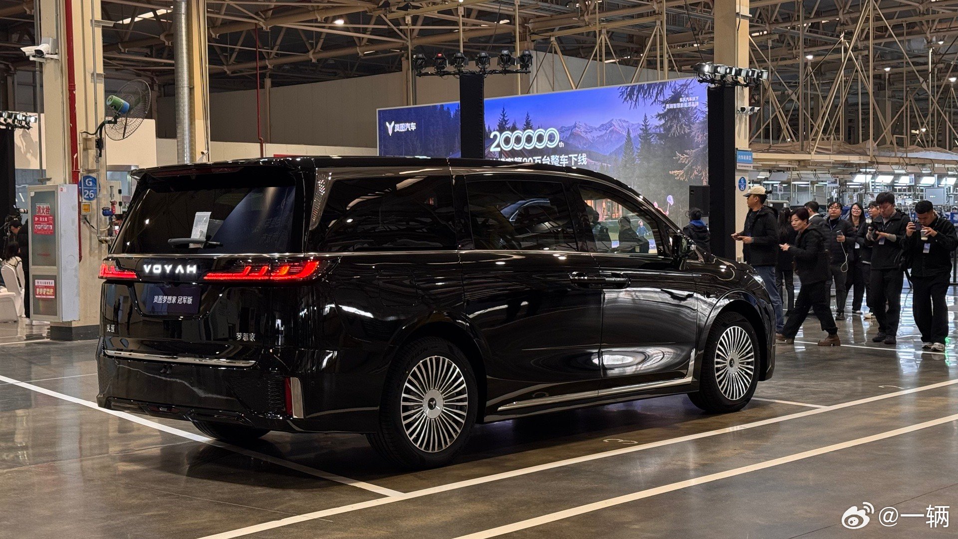 带全套冰箱、后排电视还有华为乾崑智驾ADS 4.1、鸿蒙座舱5.0这次岚图梦想家