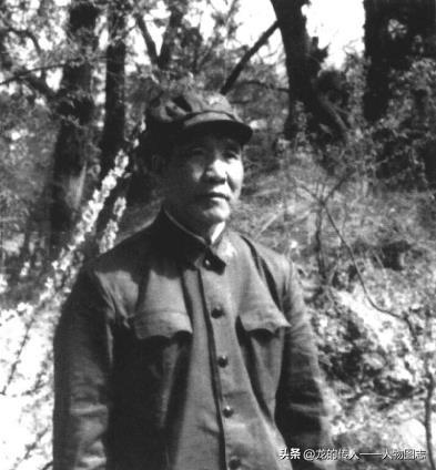 1972年秋，李达在香山留影