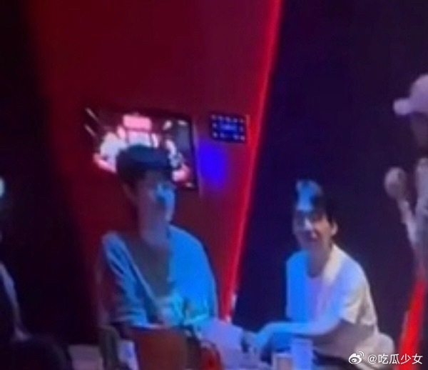 刘昊然 郭麒麟刘昊然这波属实躺枪，明明戴着银边眼镜被说成白框，苏梅岛聚会那会儿人