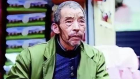 1992年，武汉街头的煎饼摊主捡到2个女婴,他终生未娶，二十年后，女儿们成了博士