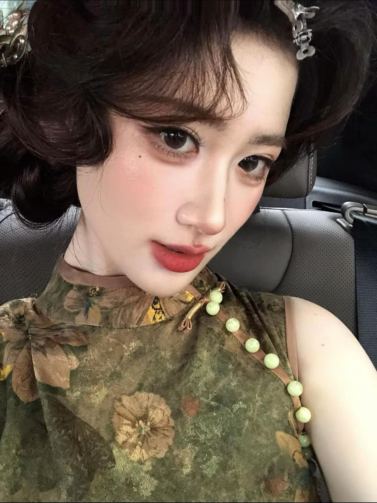 有情有义的女人 老天就应该为他她奉上 如日中天的前途和取之无尽的财富旗袍
