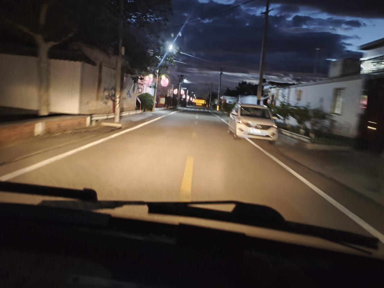 友出上联：欠哥成歌，歌歌抒律，律启瑶弦流妙响；
浅对下联：言寺作诗，诗诗溢彩，彩